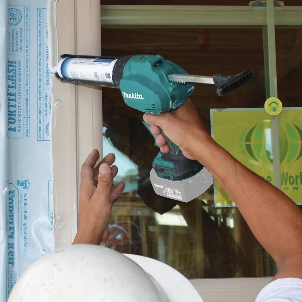 Makita XGC01Z 18V LXT Lithium-Ion Cordless 10 oz. Caulk & Adhesive Gun, Tool Only