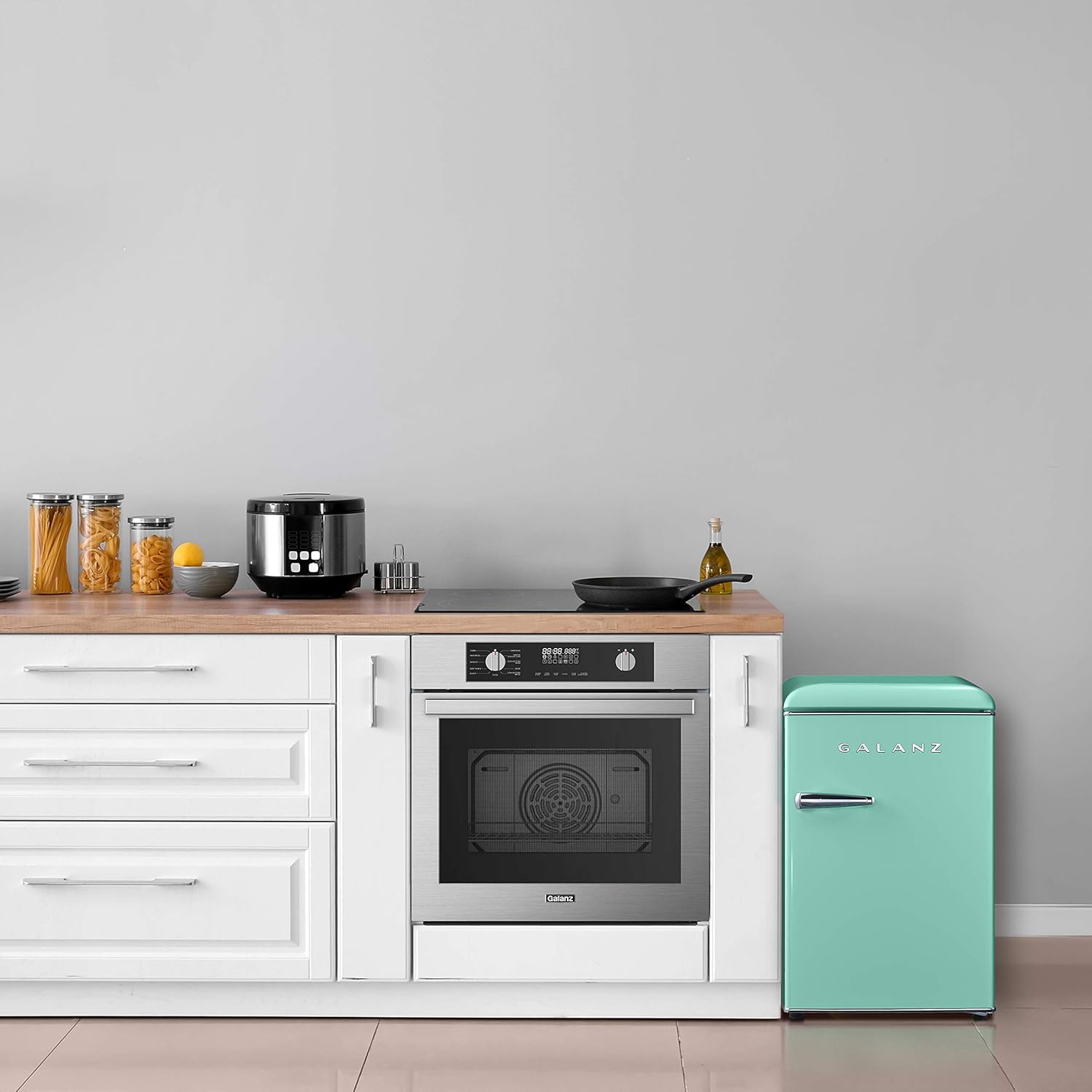Galanz GLR25MGNR10 Retro Compact Refrigerator, Mini Fridge with Single Doors, Adjustable Mechanical Thermostat with Chiller, Green, 2.5 Cu Ft