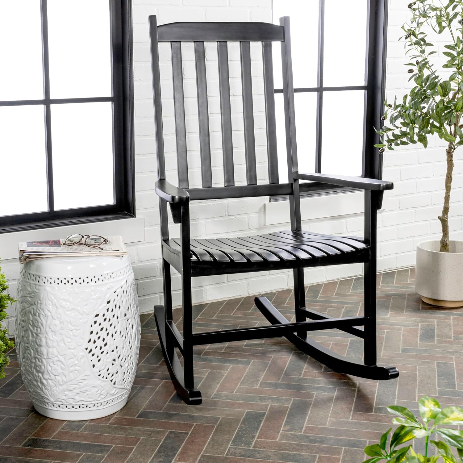 JONATHAN Y RCK300E Seagrove Farmhouse Classic Slat-Back 350-LBS Support Acacia Wood Outdoor Rocking Chair Traditional, Coastal, Cottage, Vintage, Shabby Chic, Black