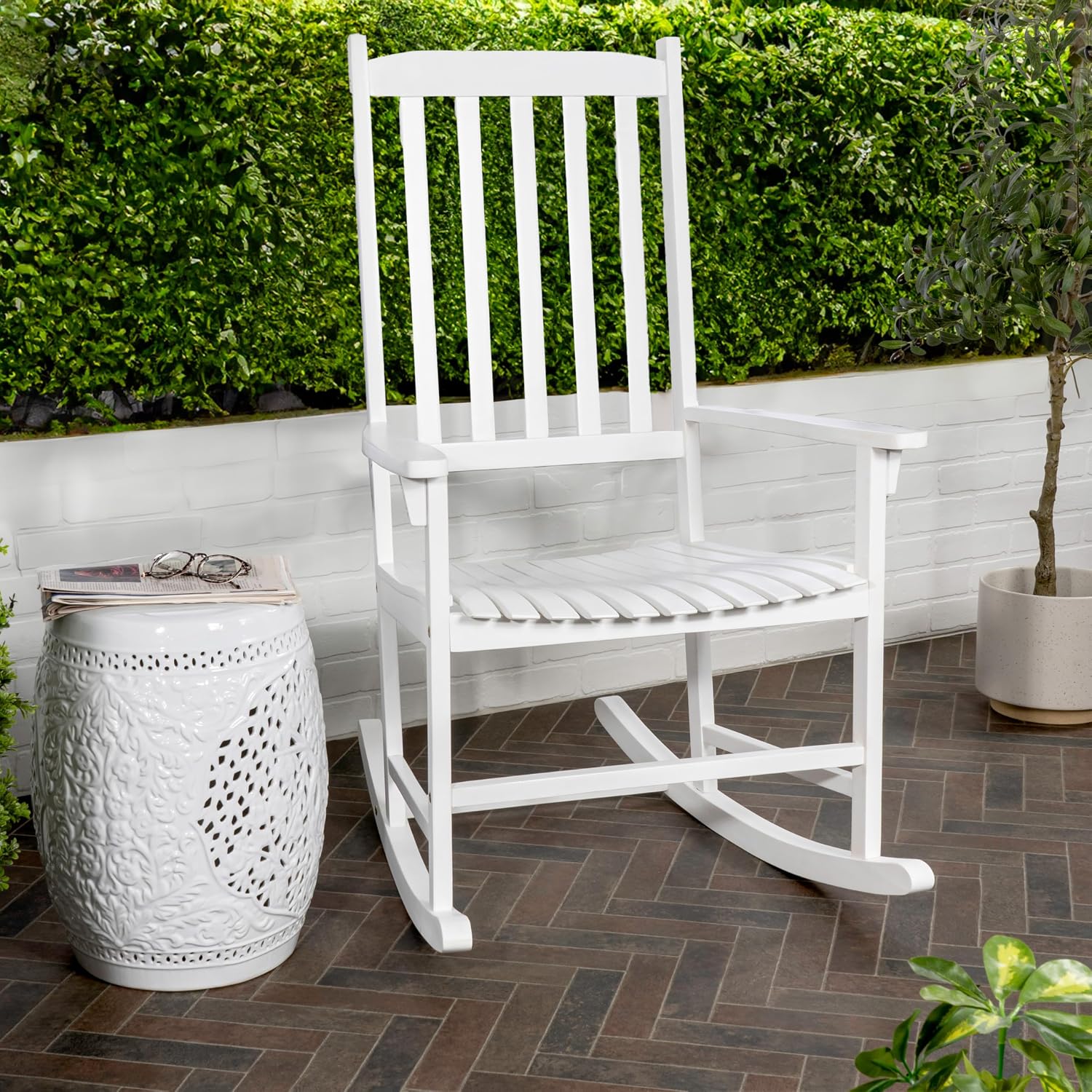 JONATHAN Y RCK300C Seagrove Farmhouse Classic Slat-Back 350-LBS Support Acacia Wood Outdoor Rocking Chair Traditional, Coastal, Cottage, Vintage, Shabby Chic, White